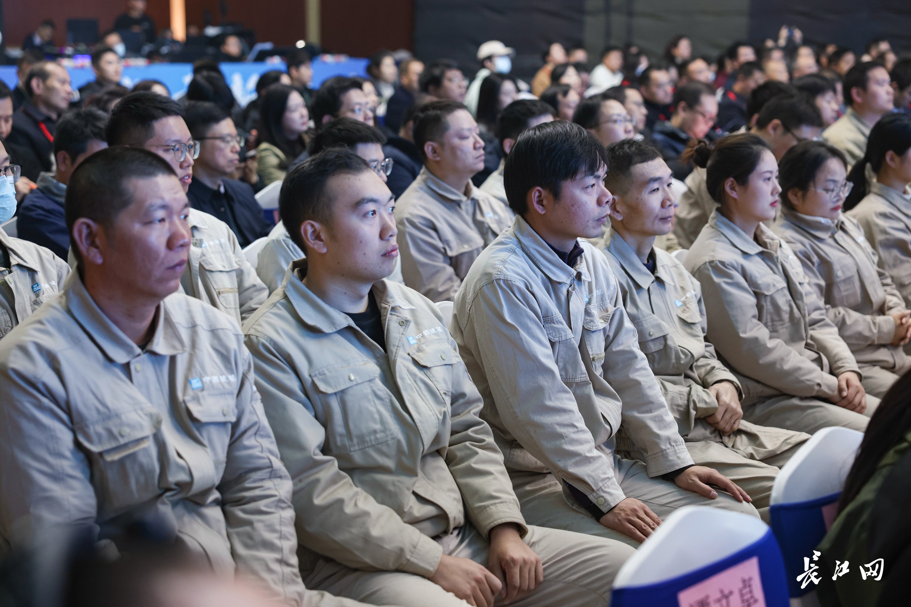 雷火电竞中建钢构武汉有限公司一车间装焊班组：脚踏实地精益求精中挺起新时代的“钢铁脊梁”(图3)