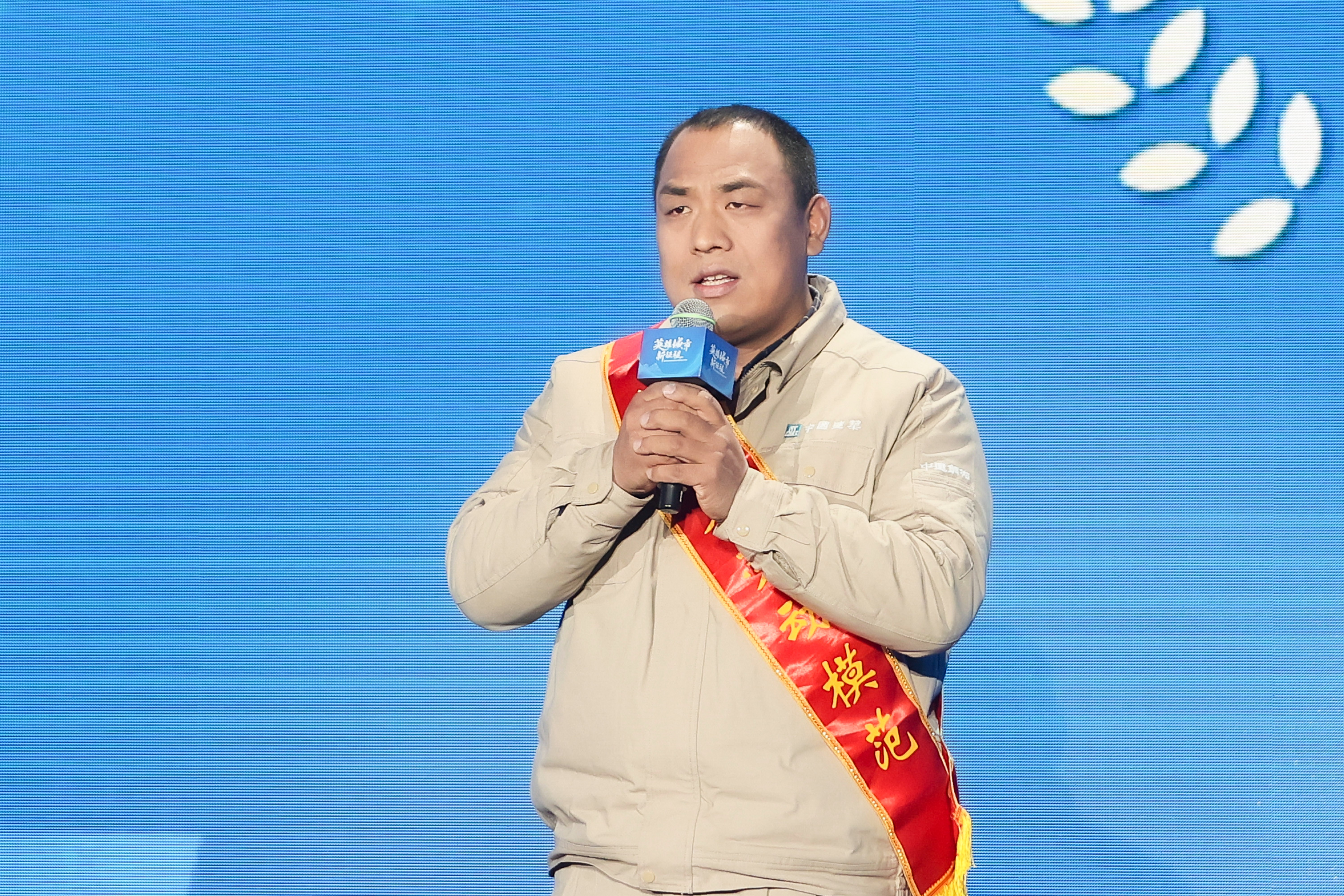 雷火电竞中建钢构武汉有限公司一车间装焊班组：脚踏实地精益求精中挺起新时代的“钢铁脊梁”(图6)