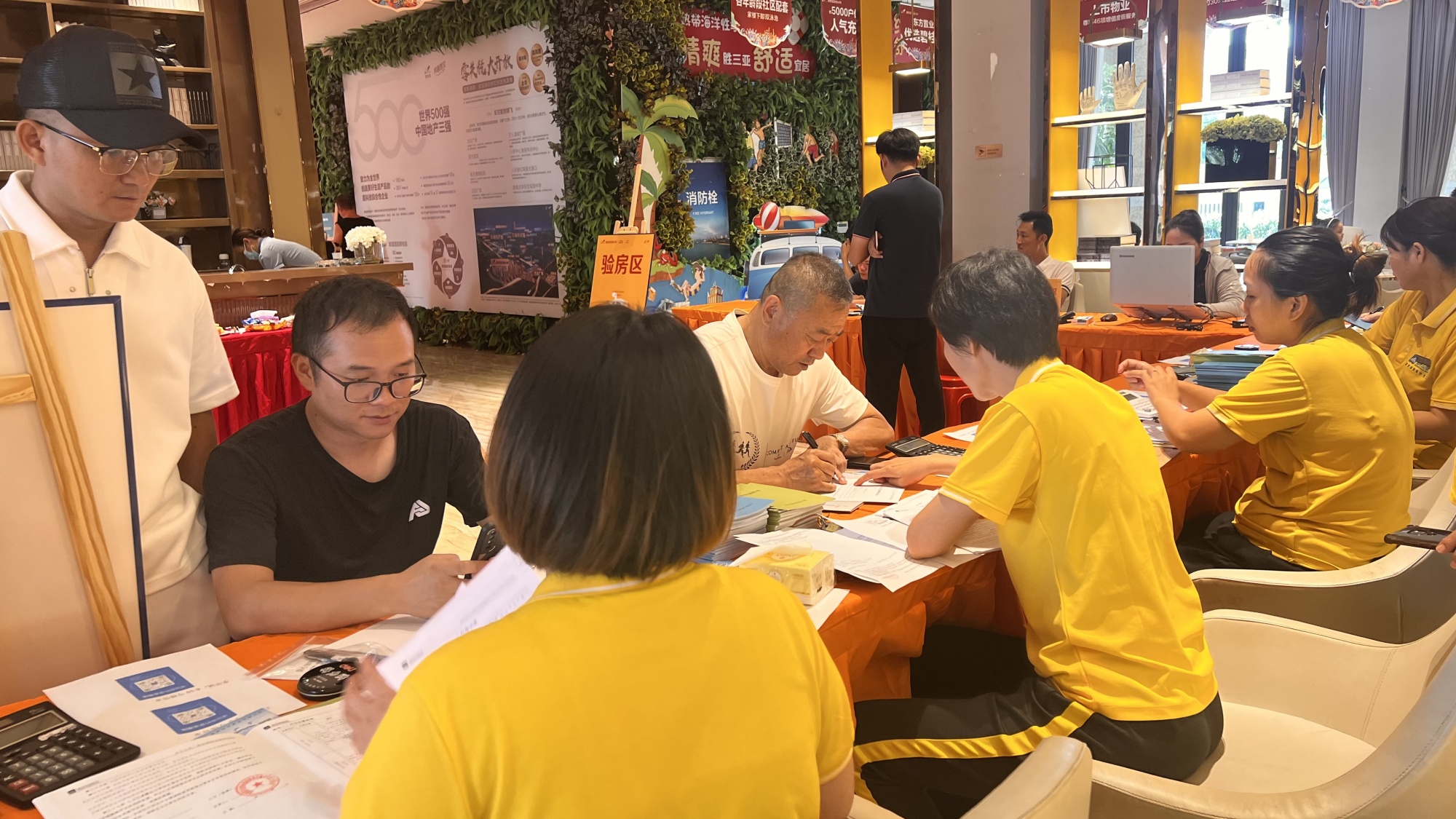 海南省东方市碧桂园海雷火电竞逸半岛项目顺利交付748套房屋(图1) 海南省东方市碧桂园海雷火电竞逸半岛项目顺利交付748套房屋(图1)