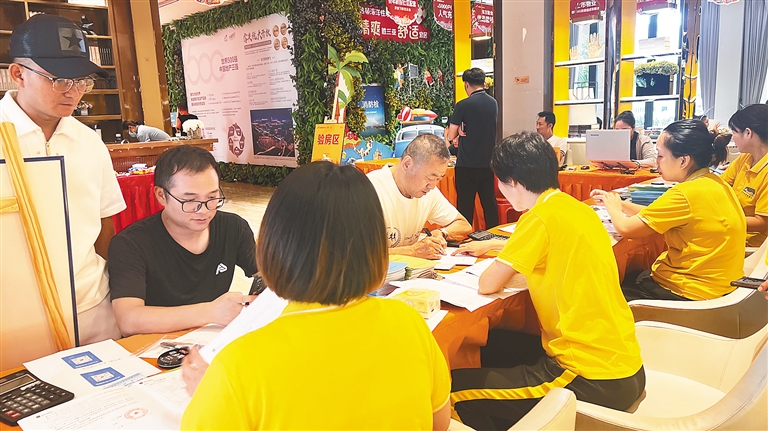 雷火电竞东方市碧桂园海逸半岛项目交付748套房屋(图1)
