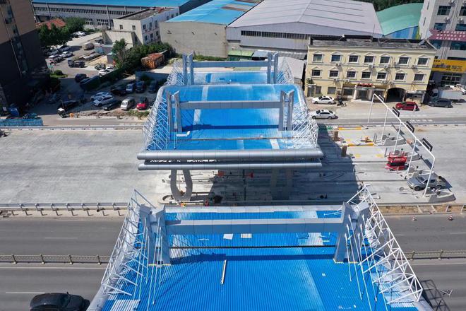 雷火电竞新建济南黄河大桥收费站在北侧钢结构建成正安装设备(图2)