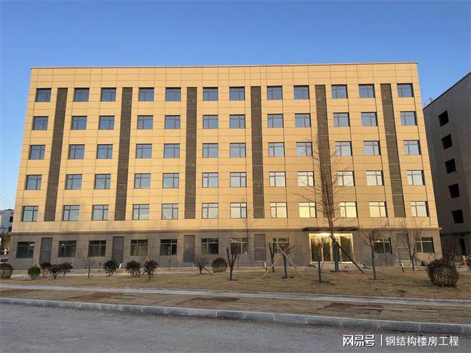 钢结构学校：现代教育的加速引擎与绿色典范雷火电竞(图1)